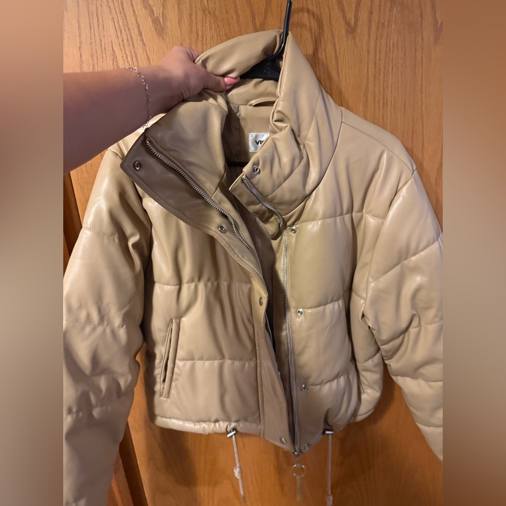 Vigoss Women's Beige Puffer Jacket